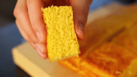 Questa GIF è di Emibob Un morbido cuscinetto di pan di spagna.